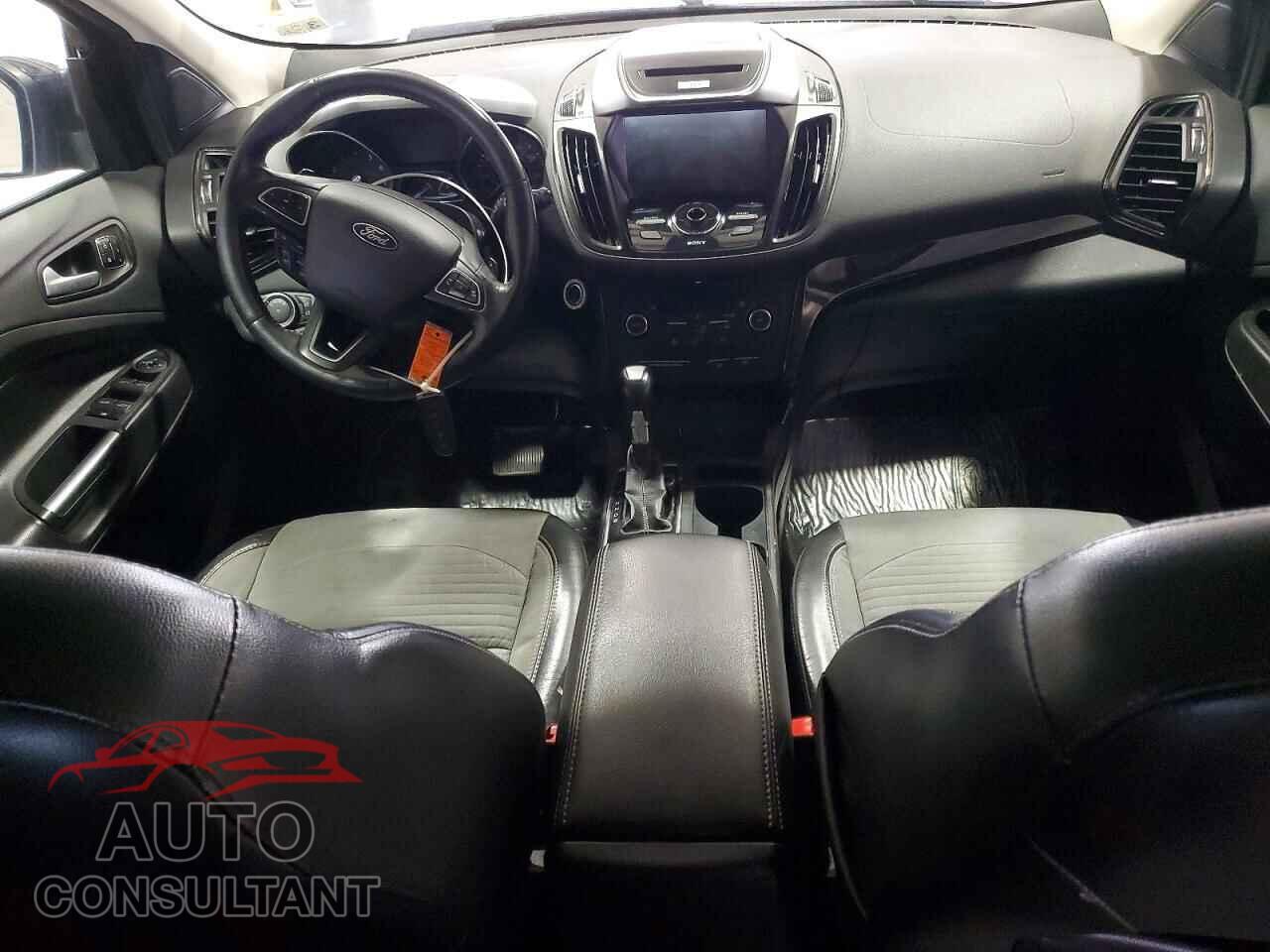 FORD ESCAPE 2017 - 1FMCU0J90HUE84508