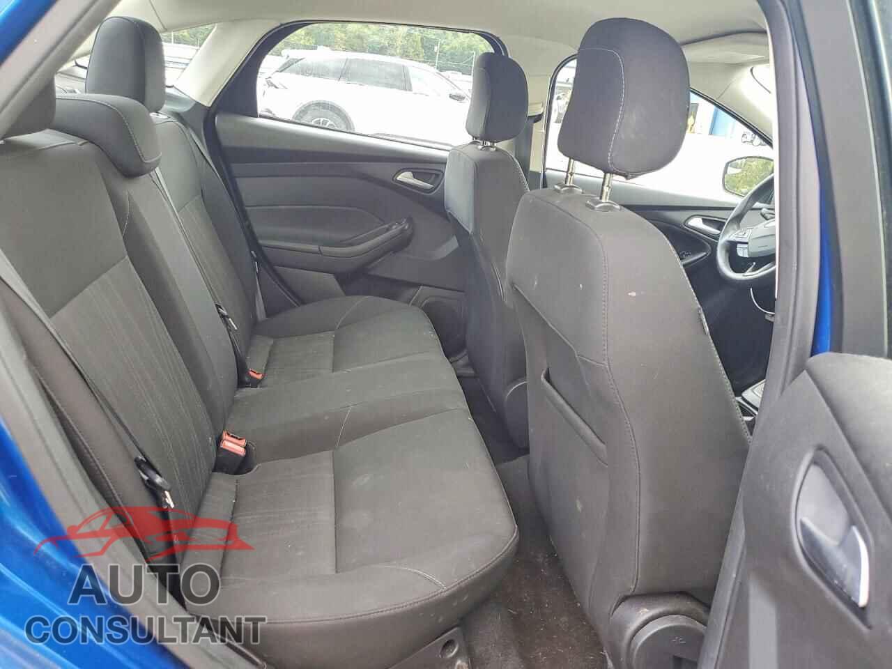 FORD FOCUS 2018 - 1FADP3FE0JL215675