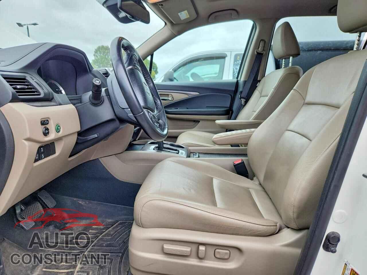 HONDA PILOT 2017 - 5FNYF6H61HB052862