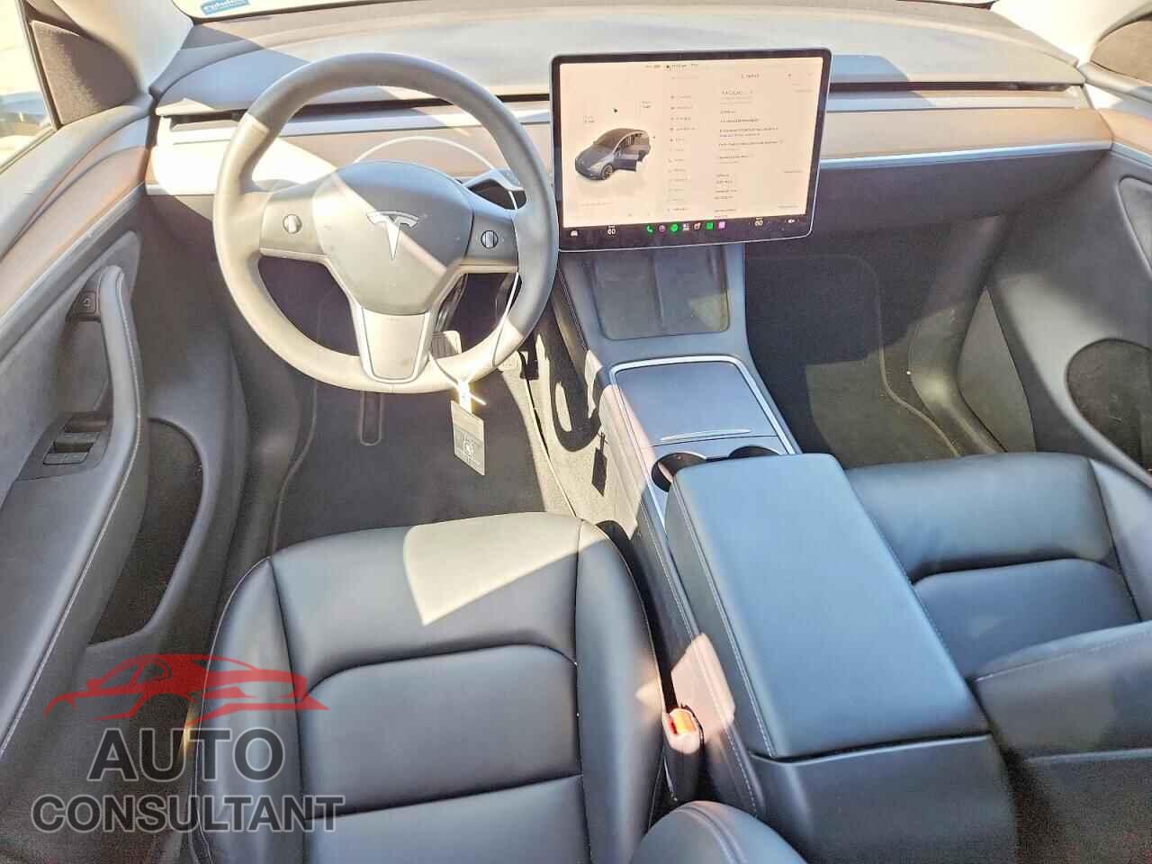 TESLA MODEL Y 2024 - 7SAYGDEE3RA238840