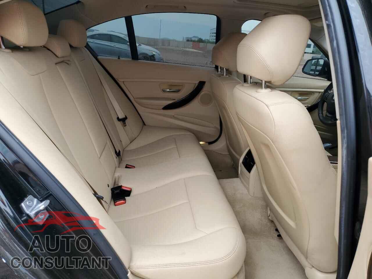 BMW 3 SERIES 2016 - WBA8E1G54GNU10158
