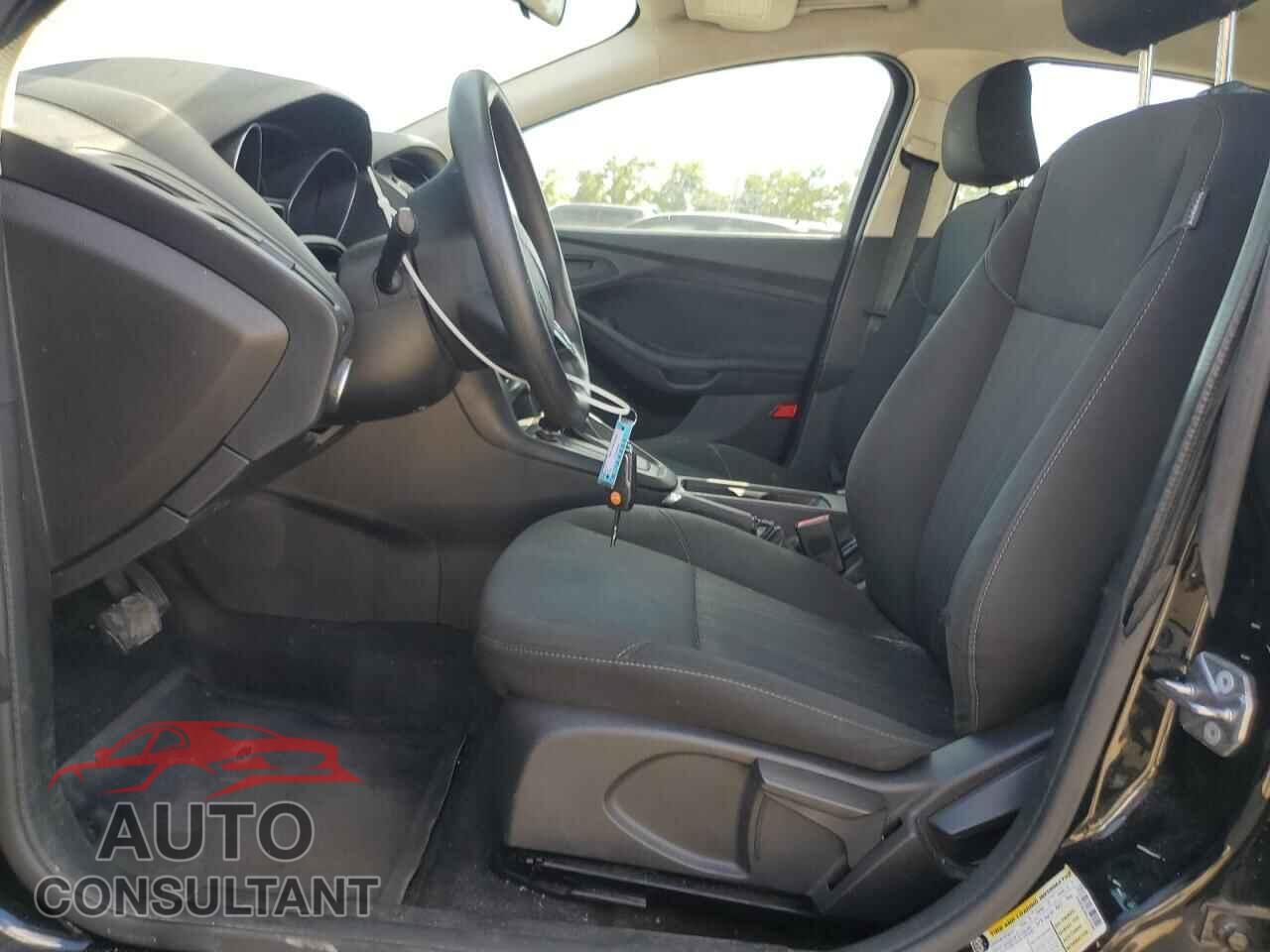 FORD FOCUS 2017 - 1FADP3E28HL275298