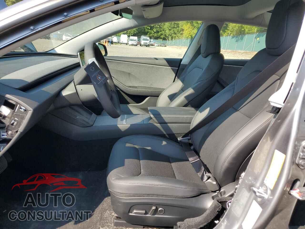 TESLA MODEL 3 2025 - 5YJ3E1EA2SF933540