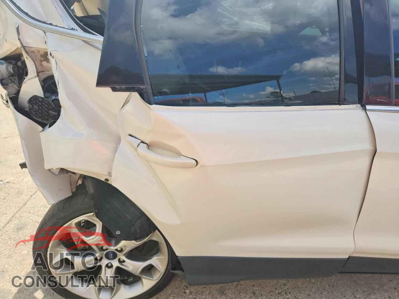 FORD ESCAPE 2015 - 1FMCU9J98FUC22012