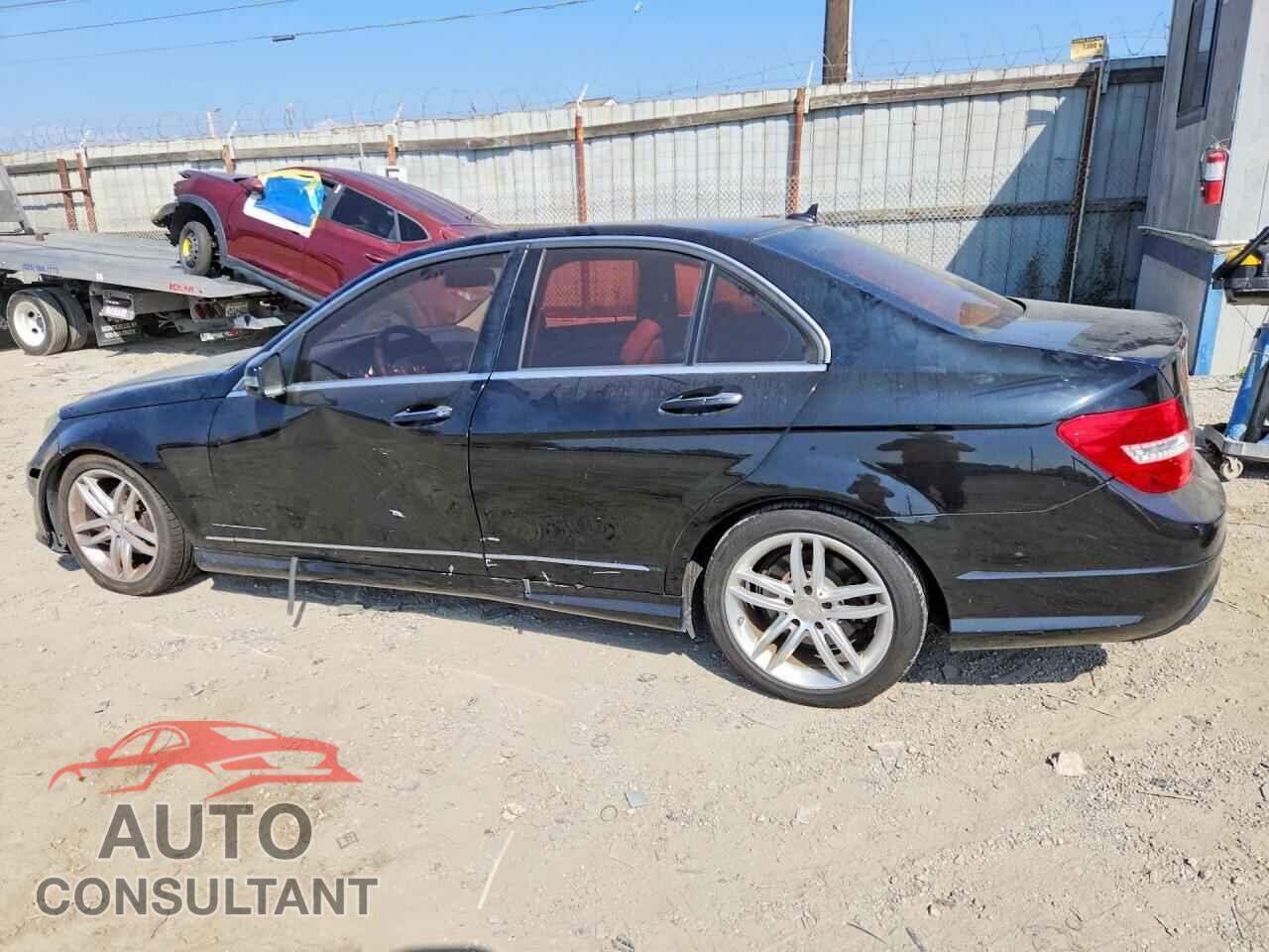 MERCEDES-BENZ C-CLASS 2013 - WDDGF4HB8DR286035
