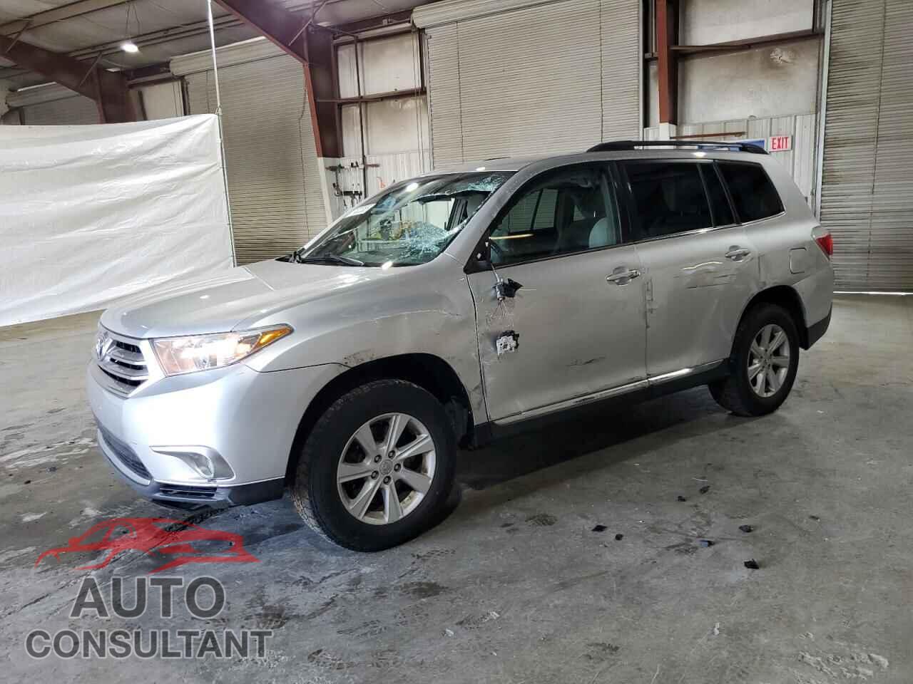 TOYOTA HIGHLANDER 2013 - 5TDBK3EH8DS245599