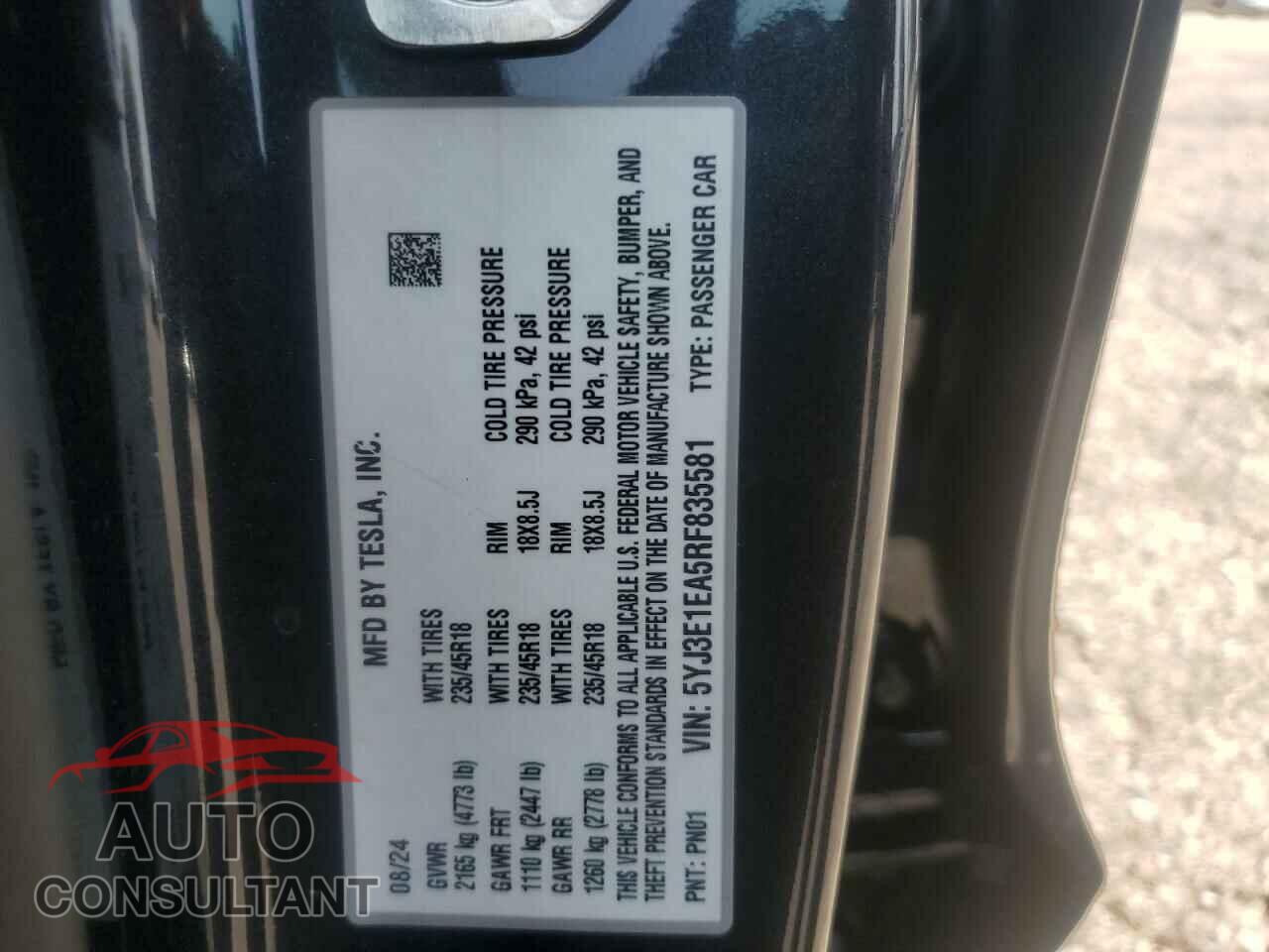TESLA MODEL 3 2024 - 5YJ3E1EA5RF835581