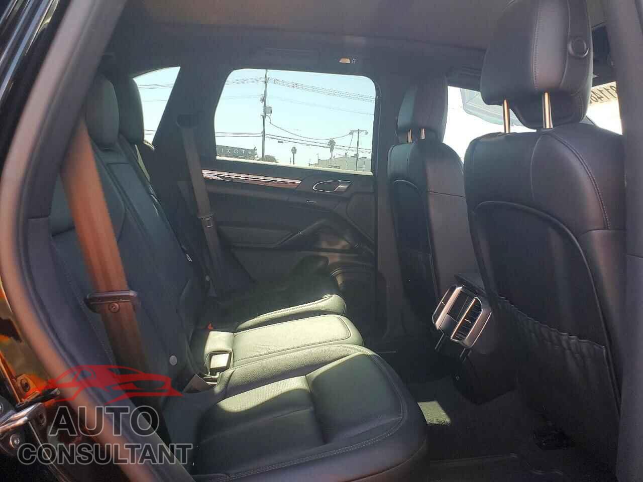 PORSCHE CAYENNE 2016 - WP1AA2A25GKA13191