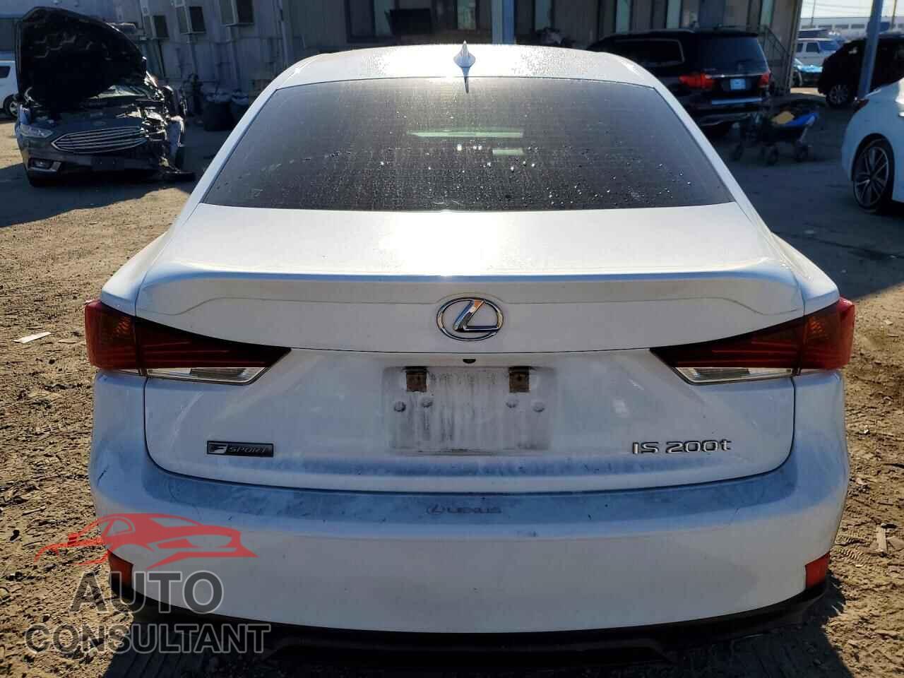 LEXUS IS 2017 - JTHBA1D27H5051077
