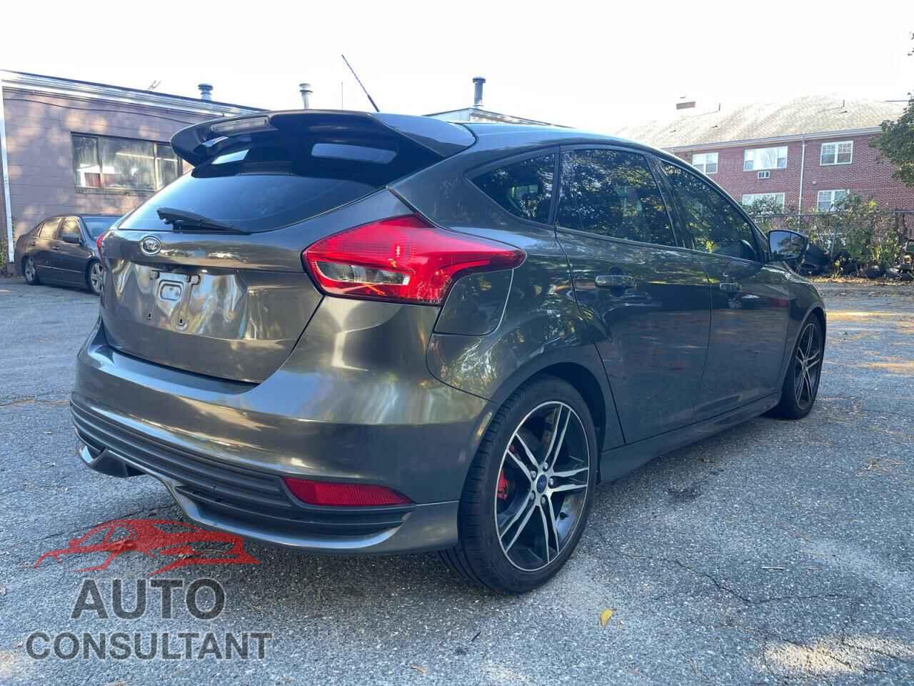 FORD FOCUS 2018 - 1FADP3L99JL213446