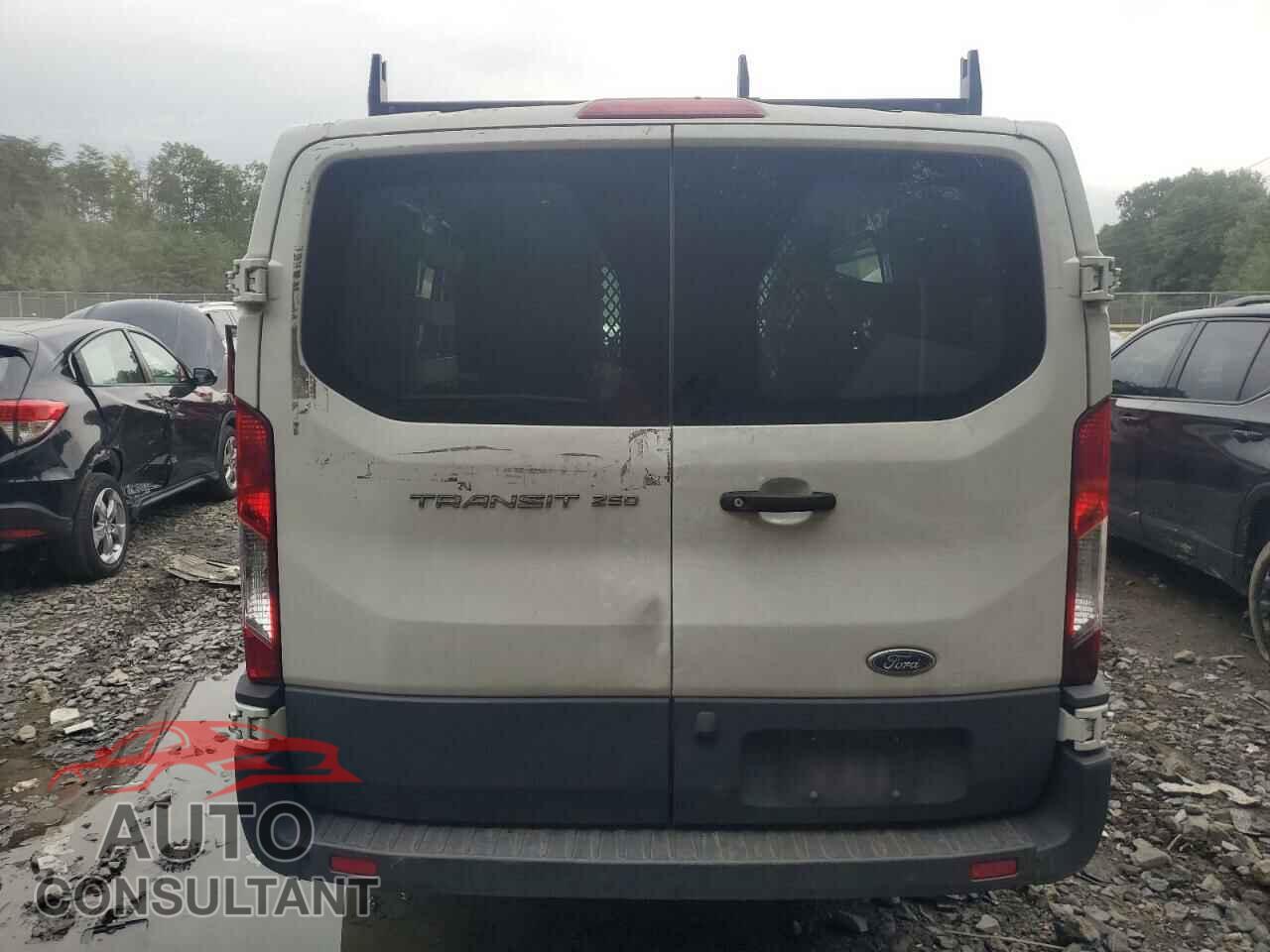 FORD TRANSIT 2018 - 1FTYR1YM4JKA53750
