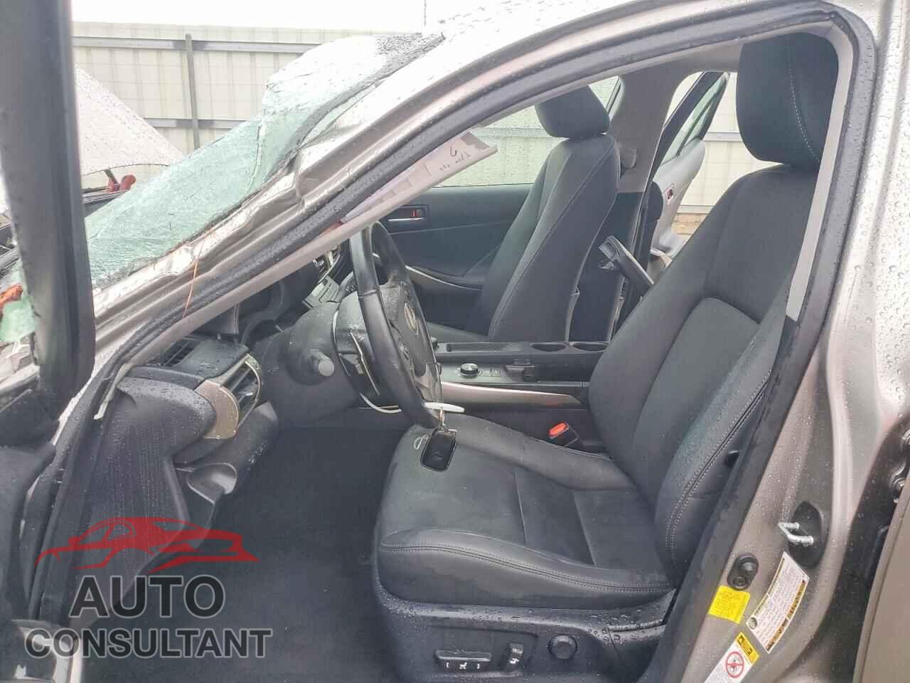 LEXUS IS 2016 - JTHBA1D20G5004259