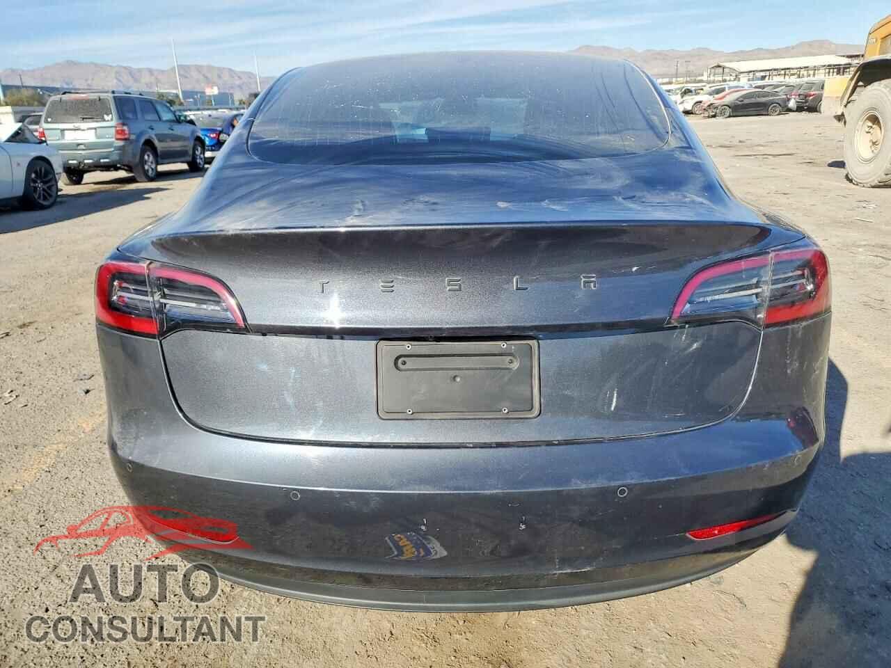 TESLA MODEL 3 2019 - 5YJ3E1EB5KF386871