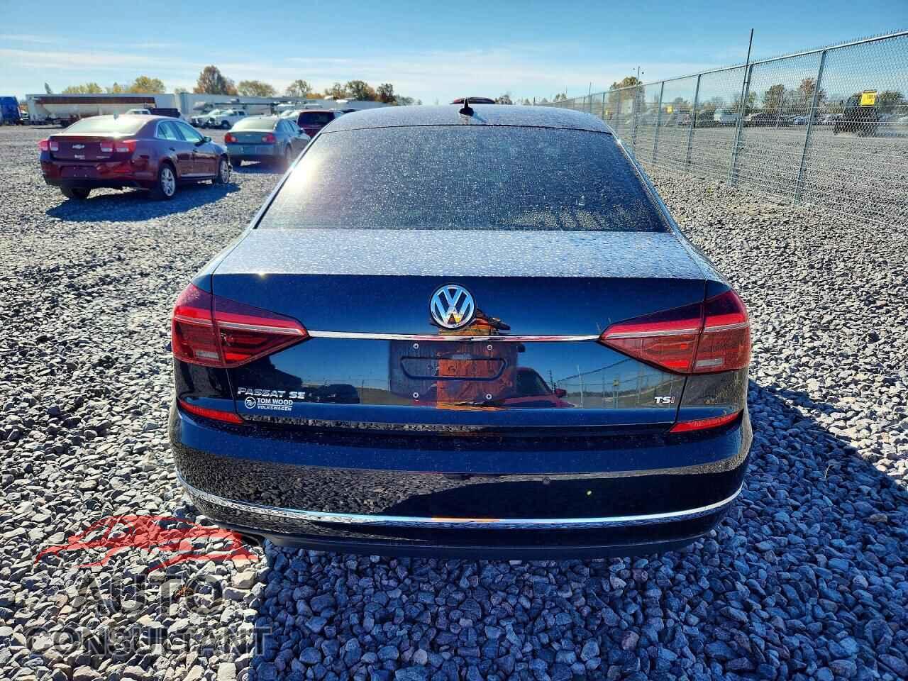 VOLKSWAGEN PASSAT 2017 - 1VWGT7A33HC009094