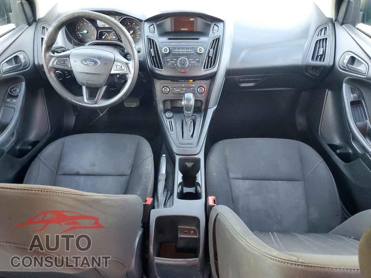 FORD FOCUS 2015 - 1FADP3E21FL301978