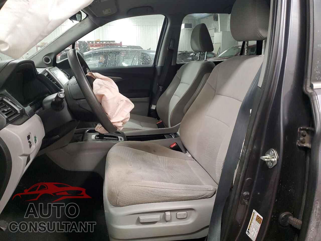 HONDA PILOT 2017 - 5FNYF6H33HB066591