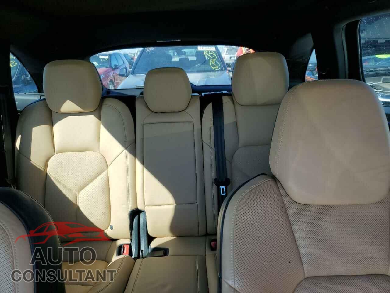 PORSCHE CAYENNE 2016 - WP1AF2A25GLA40158