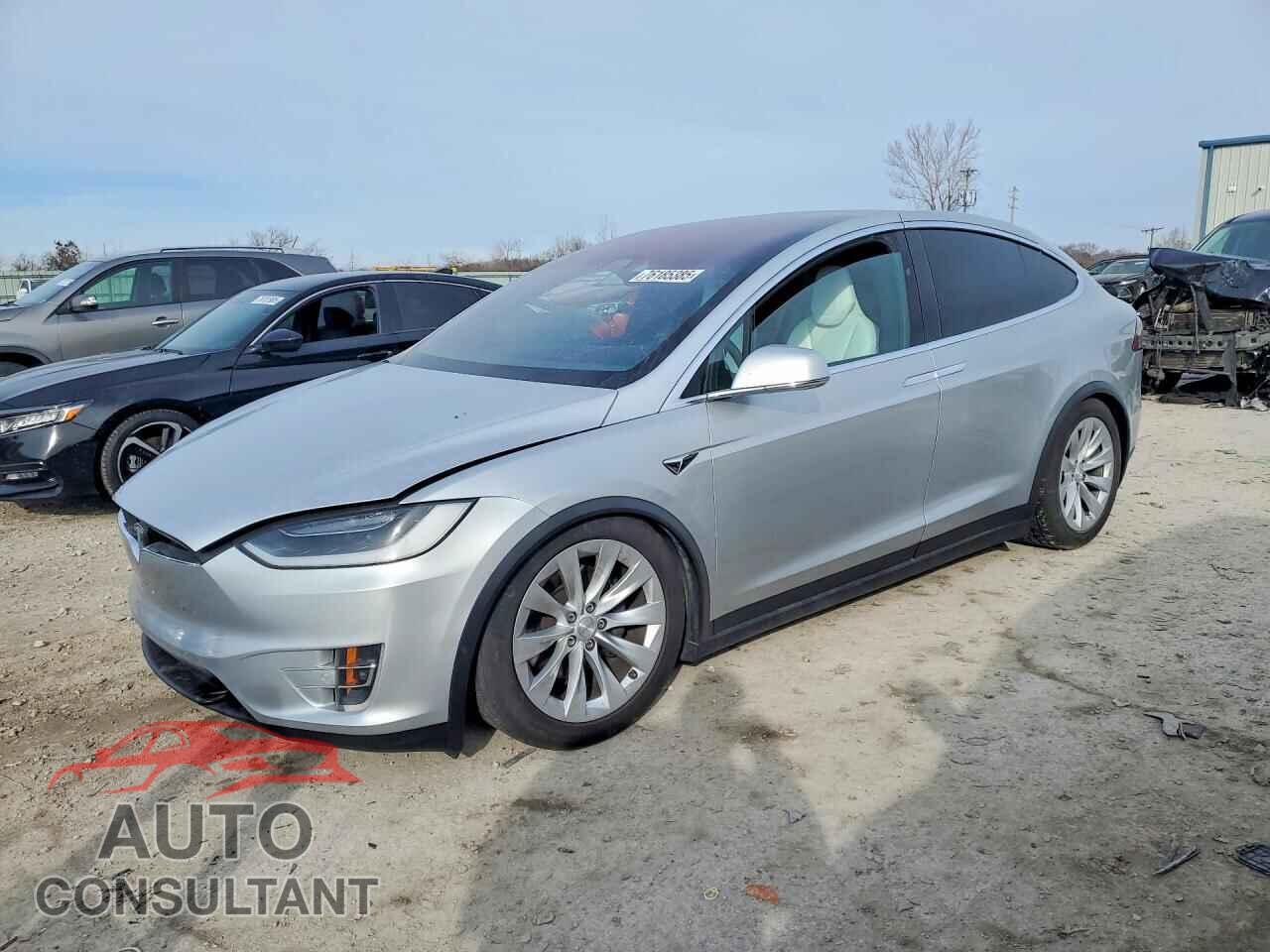 TESLA MODEL X 2017 - 5YJXCBE23HF051193