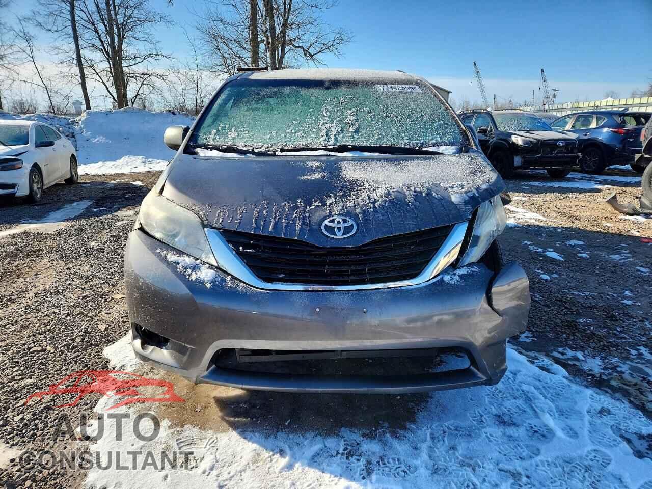 TOYOTA SIENNA 2013 - 5TDKK3DC8DS297904