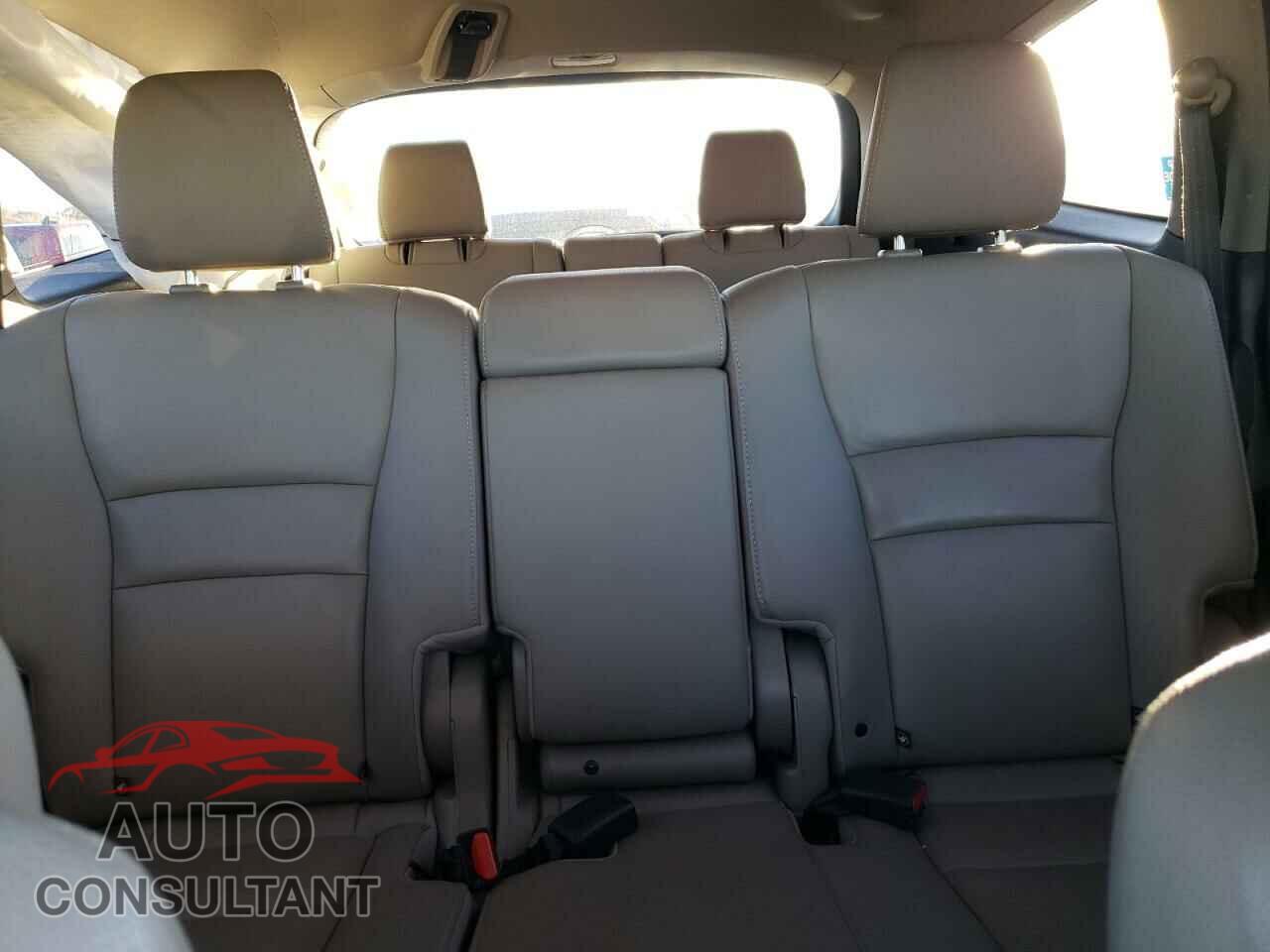 HONDA PILOT 2017 - 5FNYF6H57HB054574