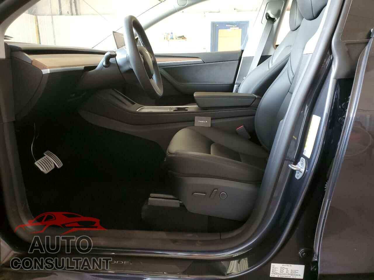 TESLA MODEL Y 2024 - 7SAYGDEF9RA281040