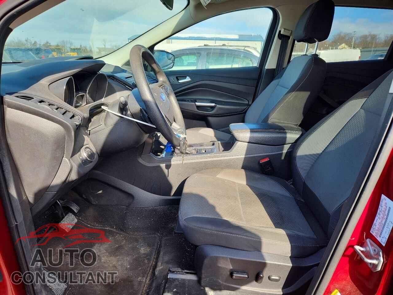 FORD ESCAPE 2017 - 1FMCU0GD5HUE20296