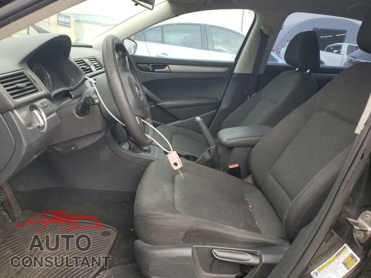 VOLKSWAGEN PASSAT 2012 - 1VWAP7A39CC055600