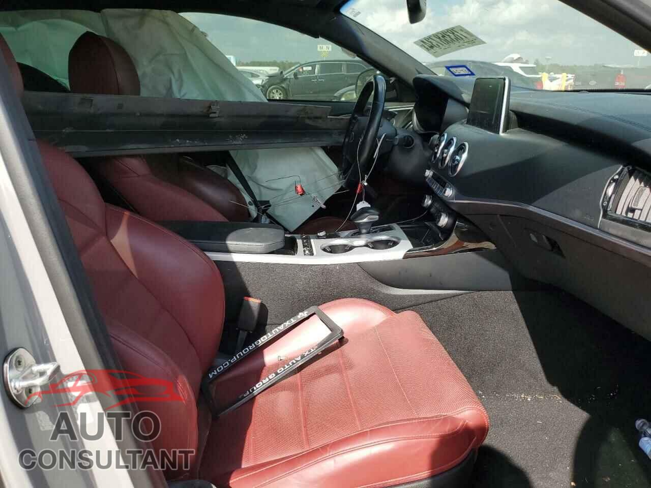 KIA STINGER 2018 - KNAE55LC2J6009112