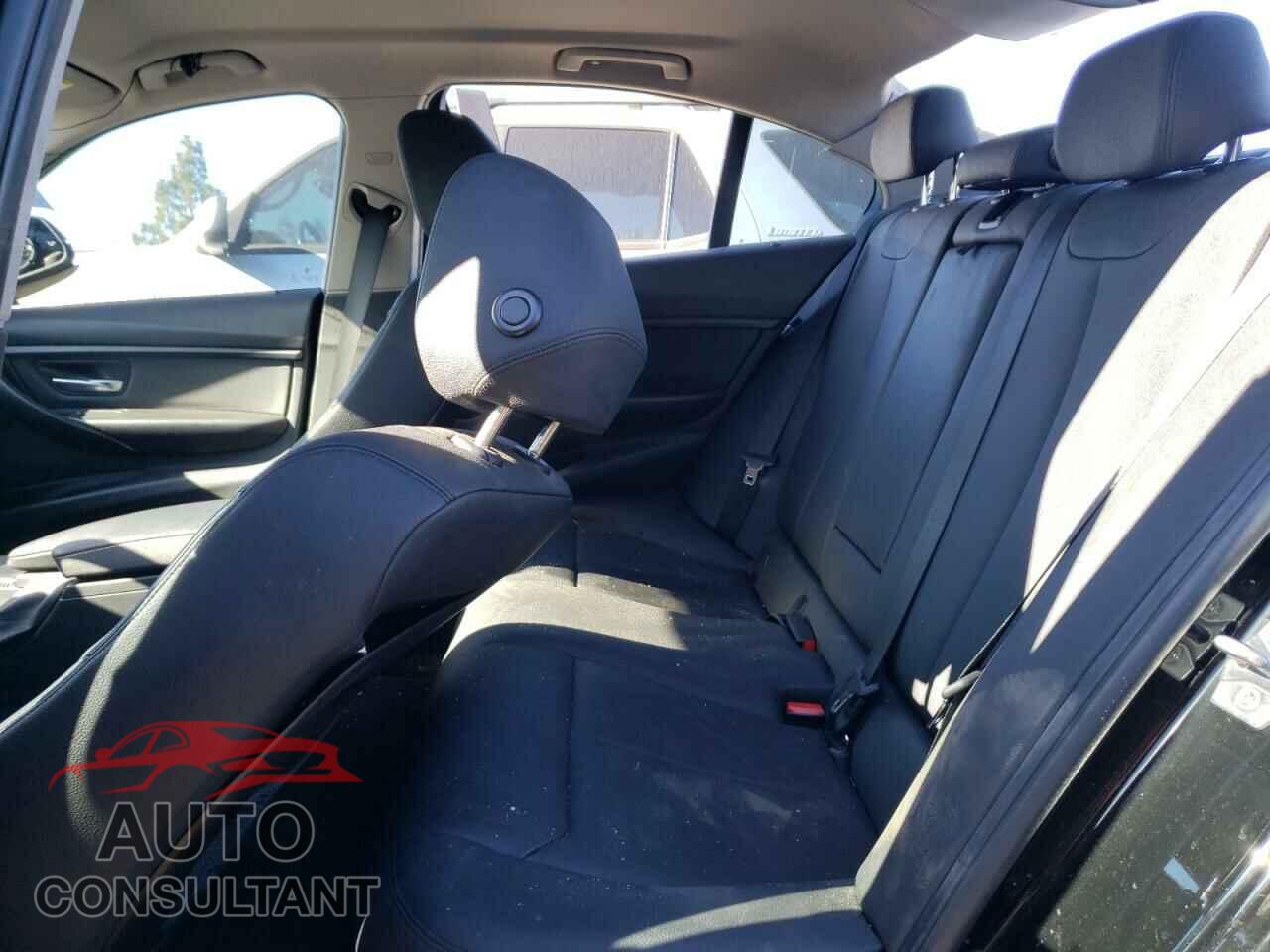 BMW 3 SERIES 2015 - WBA3C1C51FK123608