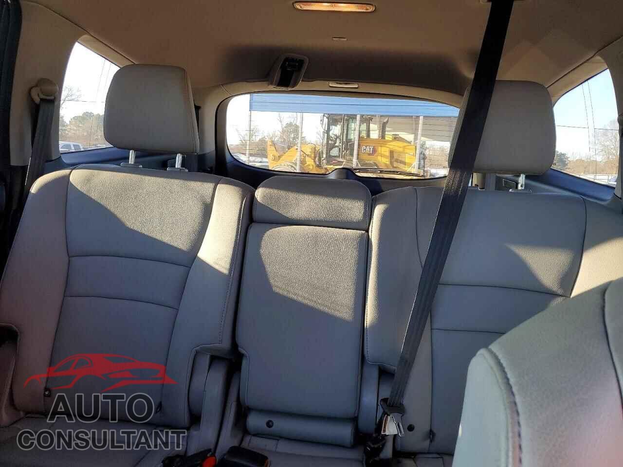 HONDA PILOT 2018 - 5FNYF5H95JB009152