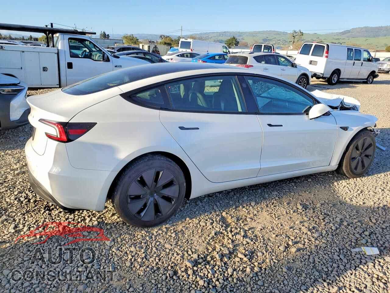 TESLA MODEL 3 2025 - 5YJ3E1EA4SF921857
