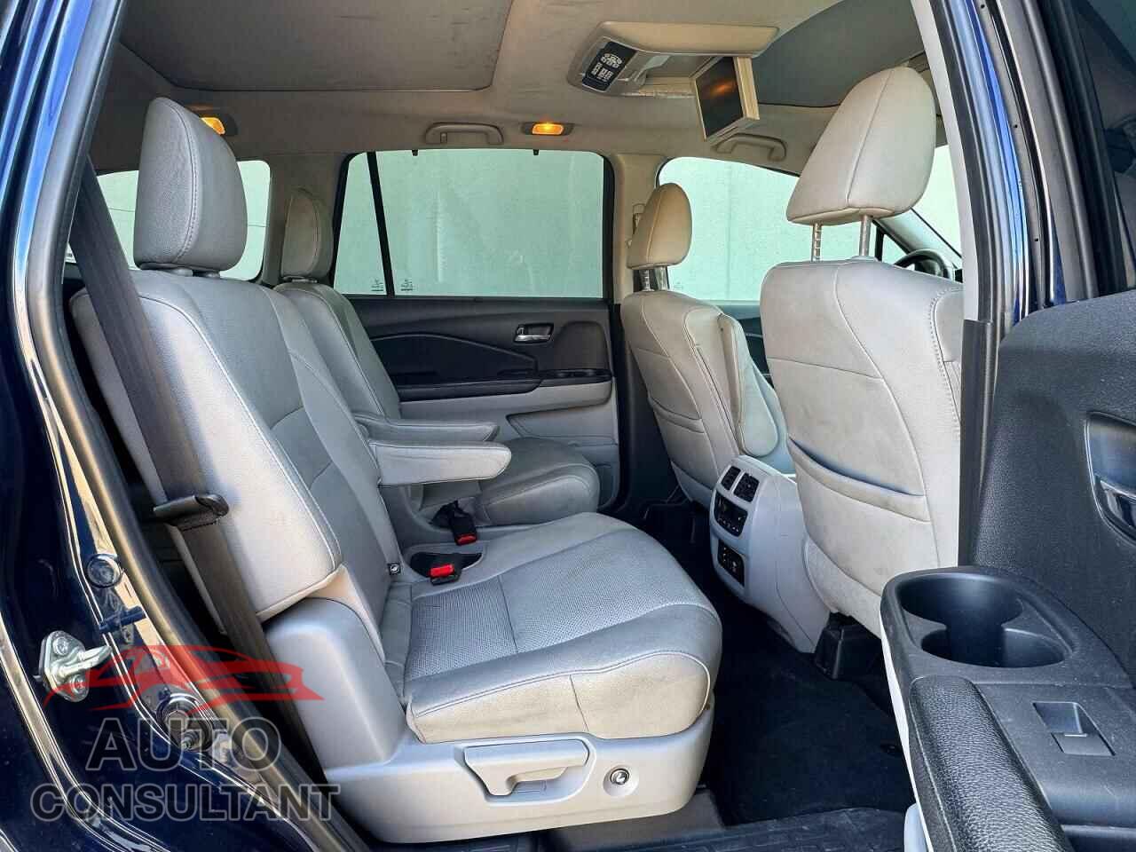 HONDA PILOT 2017 - 5FNYF6H0XHB051012