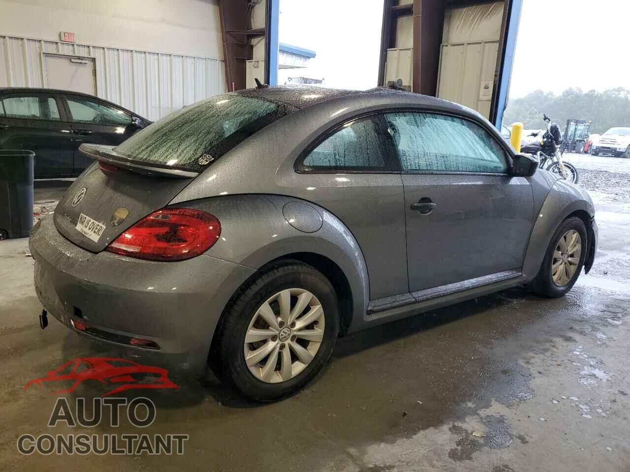VOLKSWAGEN BEETLE 2018 - 3VWFD7AT0JM701357