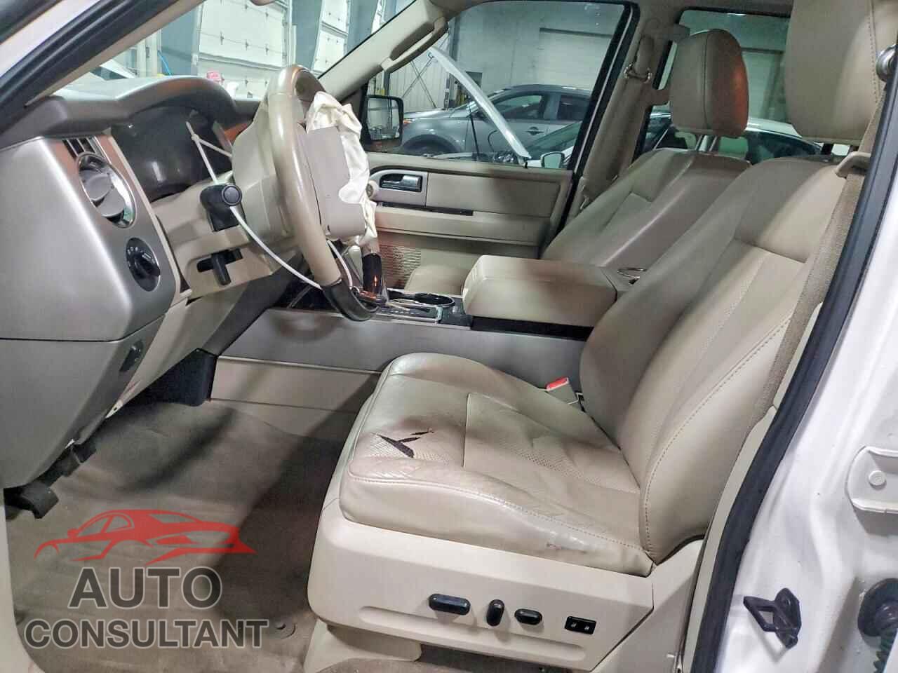 FORD EXPEDITION 2011 - 1FMJU2A58BEF04098