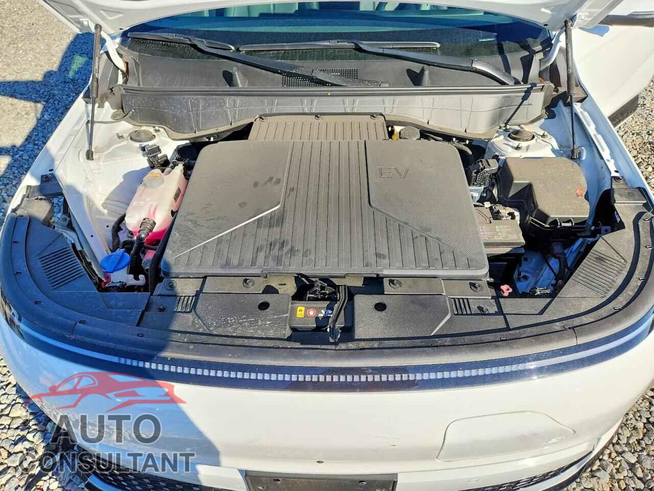 HYUNDAI UNKNOWN 2024 - KM8HE3A60RU017732