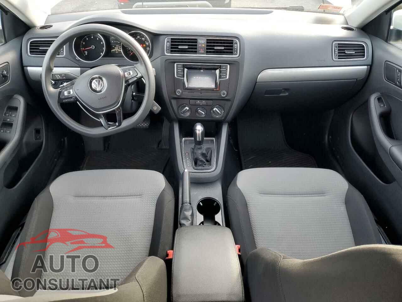 VOLKSWAGEN JETTA 2017 - 3VW2B7AJ7HM319792