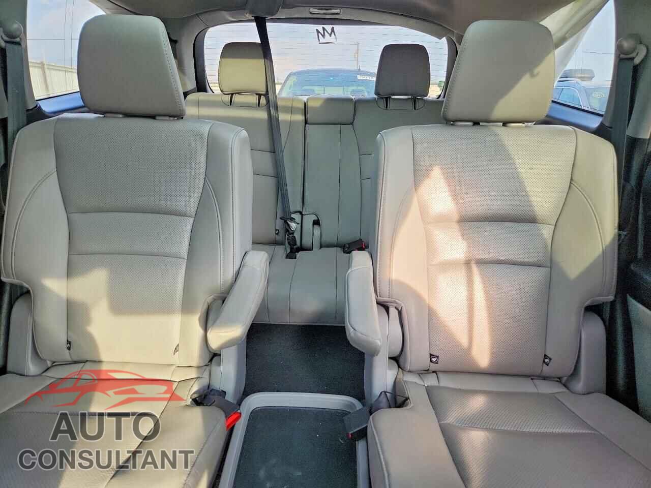 HONDA PILOT 2017 - 5FNYF6H03HB067780