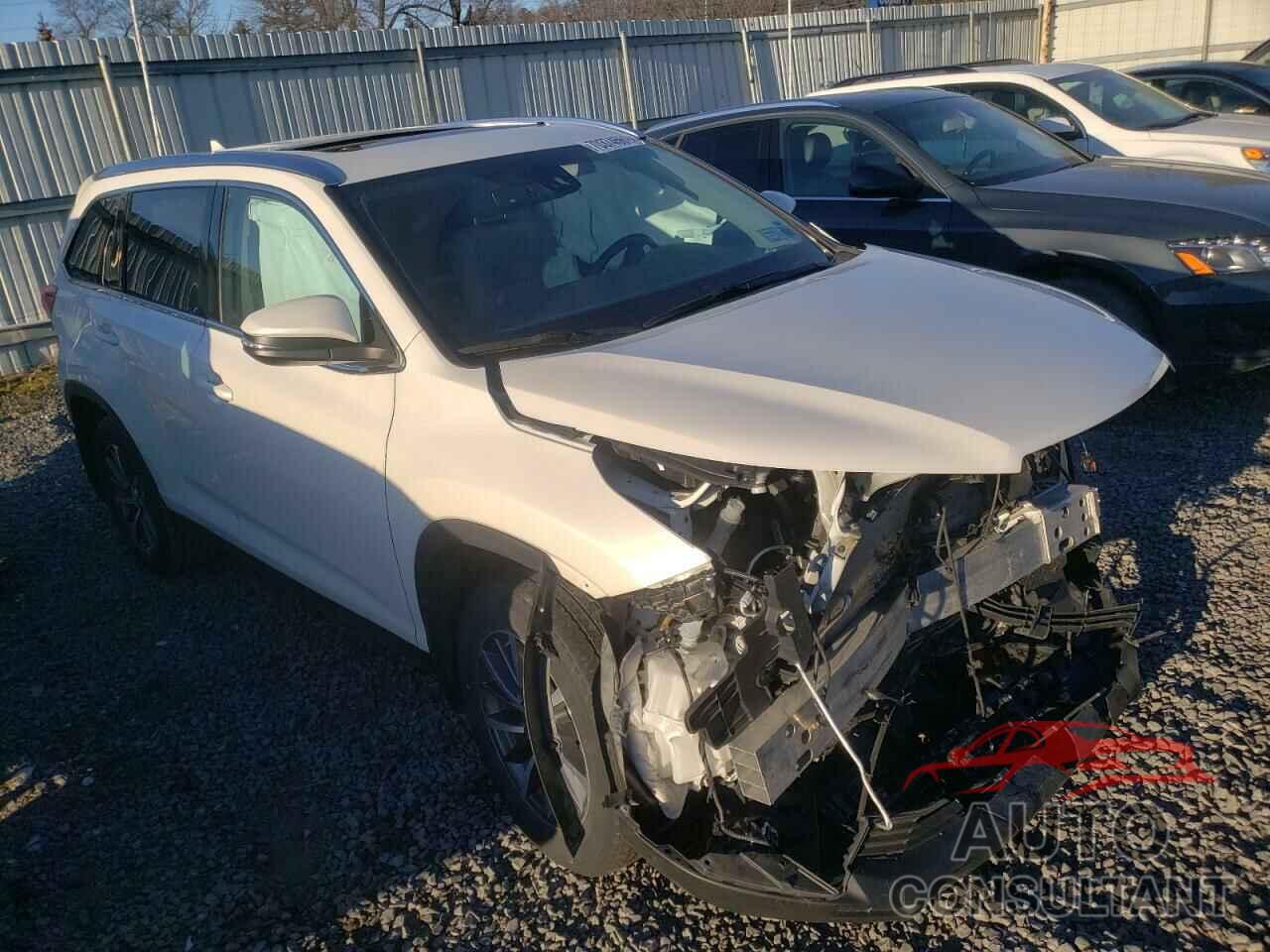 TOYOTA HIGHLANDER 2019 - 5TDJZRFH0KS598277