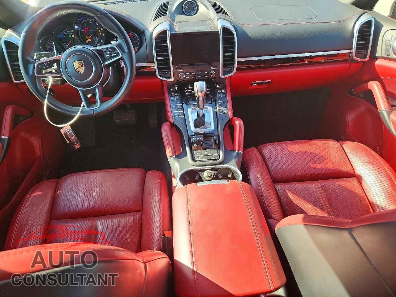 PORSCHE CAYENNE 2018 - WP1AA2A23JKA06005