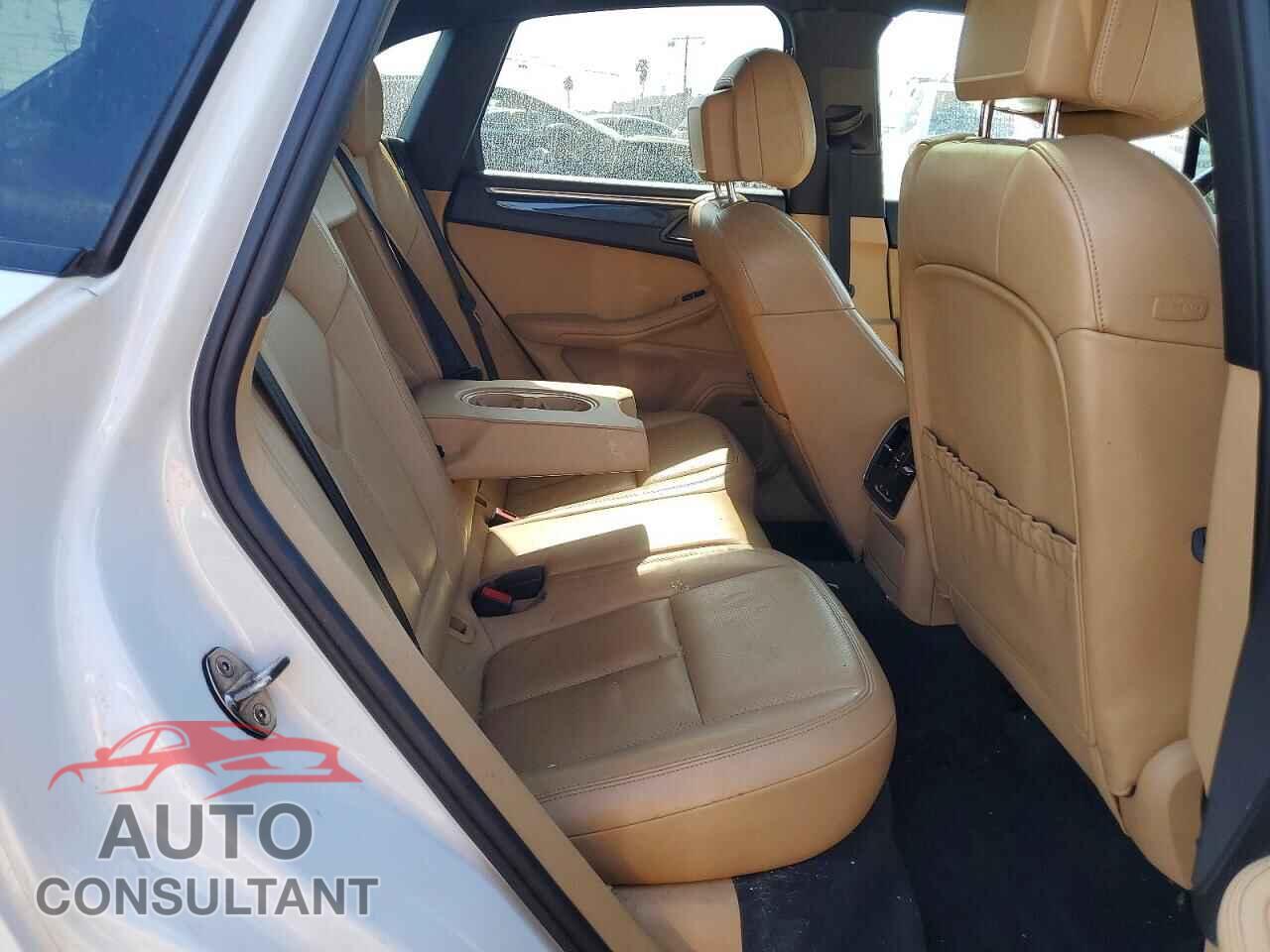 PORSCHE MACAN 2017 - WP1AB2A58HLB11392