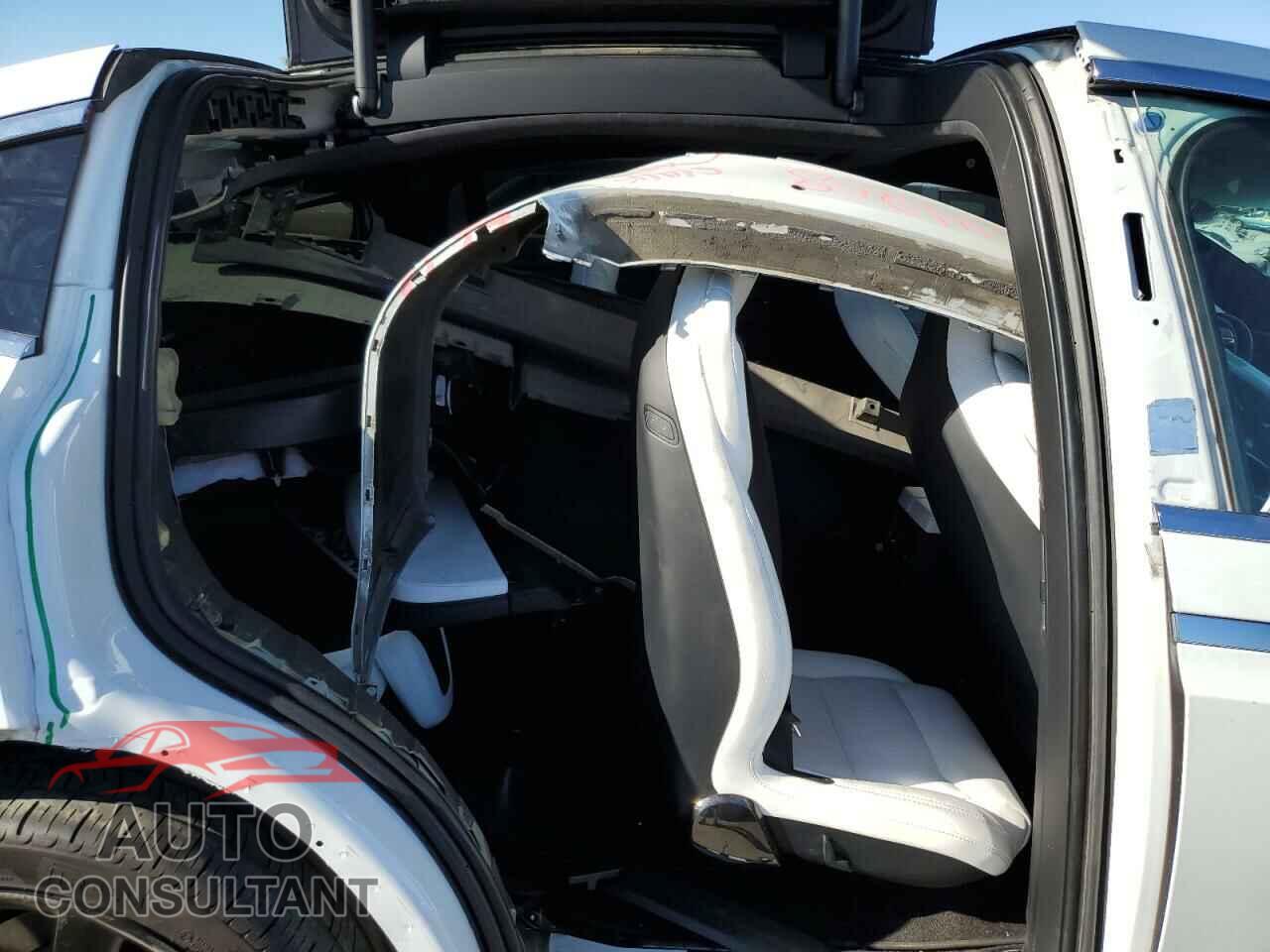 TESLA MODEL X 2018 - 5YJXCBE25JF131407