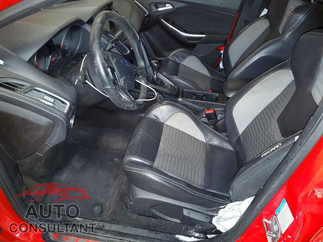 FORD FOCUS 2017 - 1FADP3L95HL273086