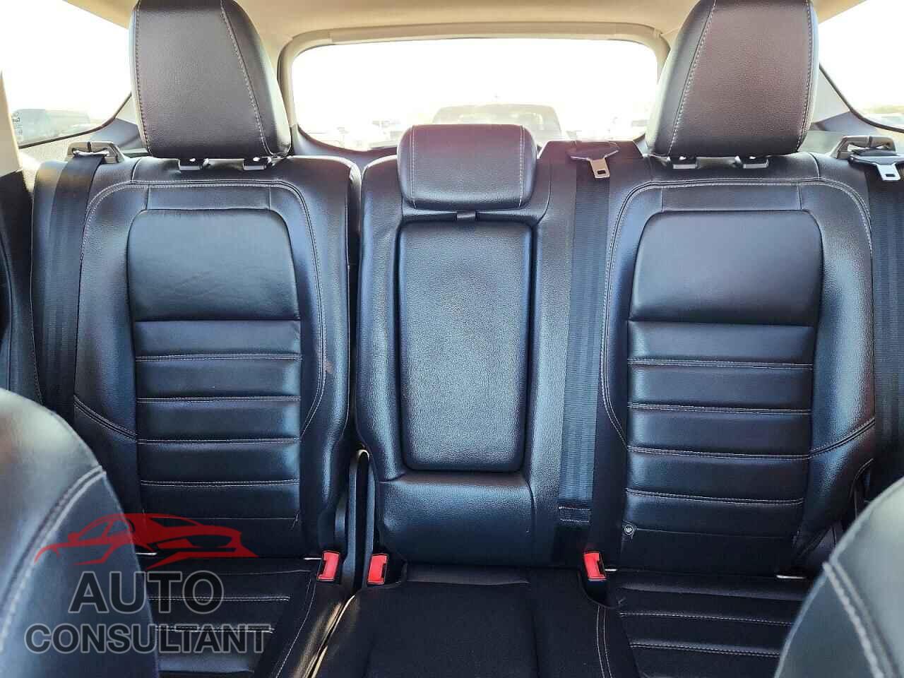 FORD ESCAPE 2017 - 1FMCU0JD2HUC72617