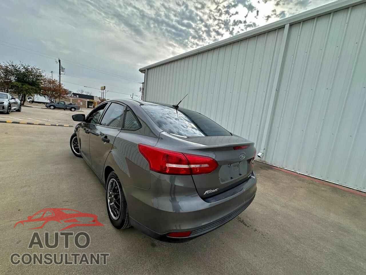 FORD FOCUS 2015 - 1FADP3E21FL374591
