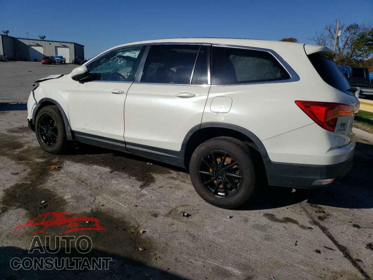 HONDA PILOT 2017 - 5FNYF6H33HB058104