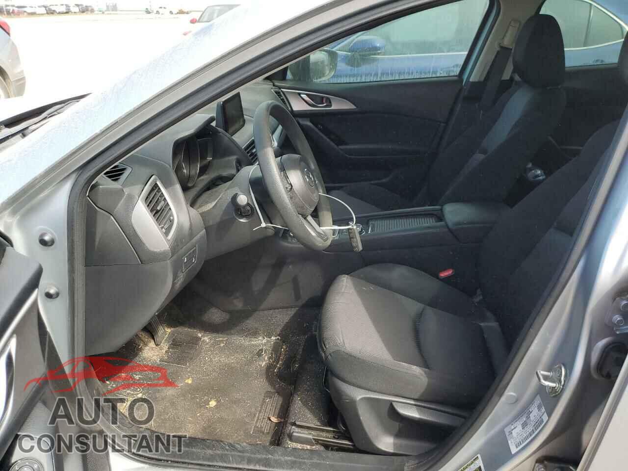 MAZDA 3 2018 - 3MZBN1U76JM218074