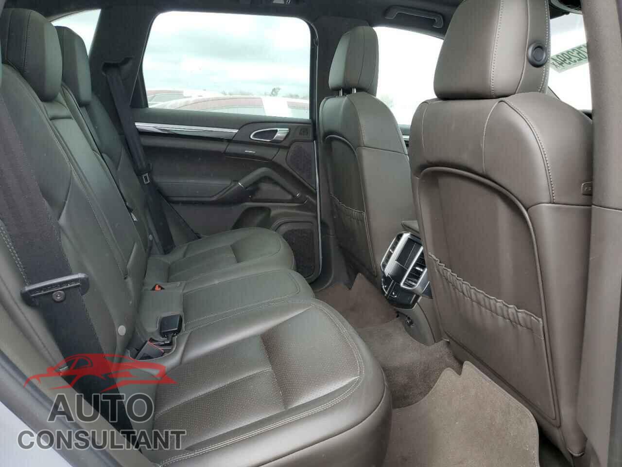 PORSCHE CAYENNE 2016 - WP1AA2A26GKA14463