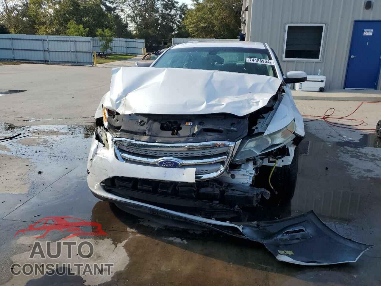 FORD TAURUS 2011 - 1FAHP2EW4BG183104