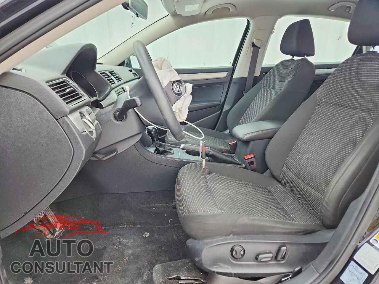 VOLKSWAGEN PASSAT 2018 - 1VWAA7A30JC002847