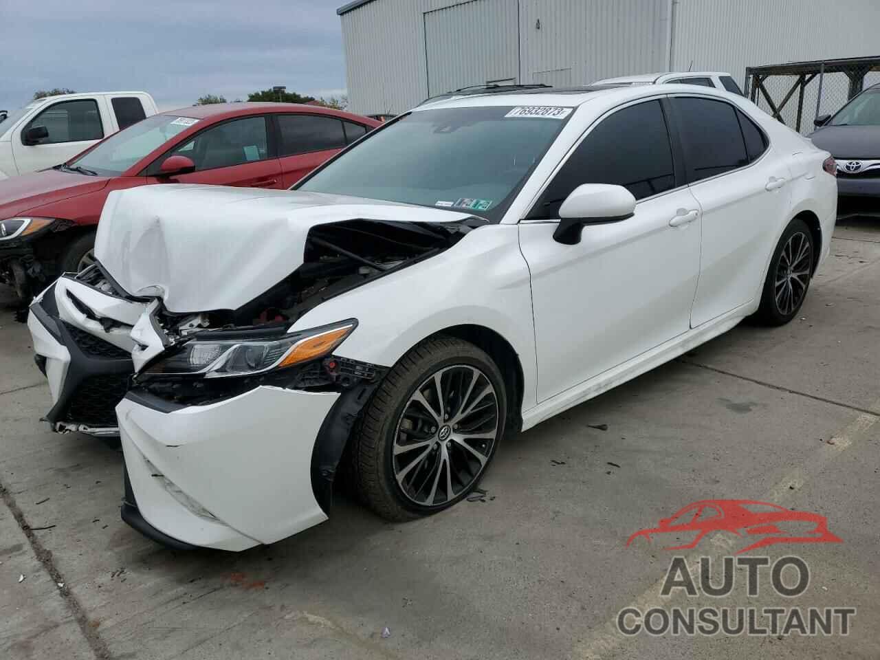 TOYOTA CAMRY 2018 - 4T1B11HK4JU090423